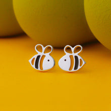 Cargar imagen en el visor de la galería, Zarcillos mini abejitas
