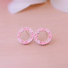 Cargar imagen en el visor de la galería, Zarcillos aro de corazones esmaltados