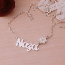 Cargar imagen en el visor de la galería, Collar personalizado con nombre corto y dije pequeño