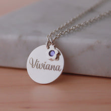 Cargar imagen en el visor de la galería, Collar medalla con grabado personalizado