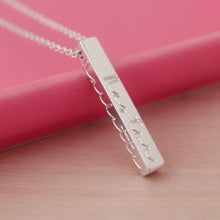 Cargar imagen en el visor de la galería, Collar barra con grabado personalizado
