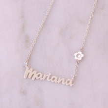 Cargar imagen en el visor de la galería, Collar personalizado con flor y cristal Swarovski