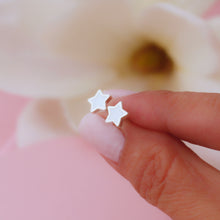 Cargar imagen en el visor de la galería, Zarcillos mini estrellas
