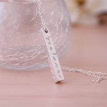 Cargar imagen en el visor de la galería, Collar barra con grabado personalizado