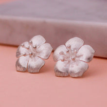 Cargar imagen en el visor de la galería, Zarcillos flores con pistilos