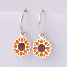 Cargar imagen en el visor de la galería, Argollas con dije mini