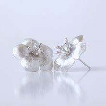 Cargar imagen en el visor de la galería, Zarcillos flores con pistilos