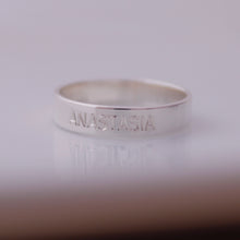 Cargar imagen en el visor de la galería, Anillo con grabado personalizado