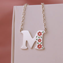 Cargar imagen en el visor de la galería, Collar con inicial personalizada