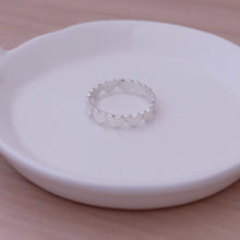 Cargar imagen en el visor de la galería, Anillo corazones