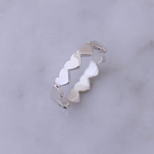 Cargar imagen en el visor de la galería, Anillo corazones