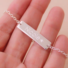 Cargar imagen en el visor de la galería, Pulsera tipo esclava con grabado personalizado