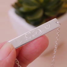 Cargar imagen en el visor de la galería, Pulsera tipo esclava con grabado personalizado