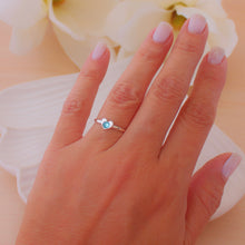 Cargar imagen en el visor de la galería, Anillo corazón con cristal