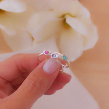 Cargar imagen en el visor de la galería, Anillo corazón con cristal