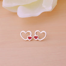 Cargar imagen en el visor de la galería, Zarcillos doble corazón simple