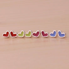 Cargar imagen en el visor de la galería, Zarcillos mini corazón