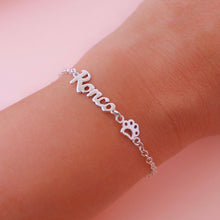 Cargar imagen en el visor de la galería, Pulsera personalizada con dije pequeño