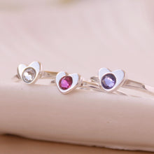 Cargar imagen en el visor de la galería, Anillo corazón con cristal