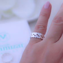 Cargar imagen en el visor de la galería, Anillo corazones