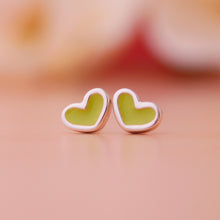 Cargar imagen en el visor de la galería, Zarcillos mini corazón