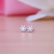Cargar imagen en el visor de la galería, Zarcillos básicos mini copos de nieve