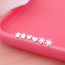 Cargar imagen en el visor de la galería, Zarcillos básicos mini estrellas