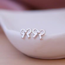 Cargar imagen en el visor de la galería, Zarcillos mini lazos