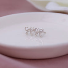 Cargar imagen en el visor de la galería, Zarcillos mini lazos