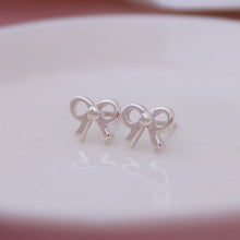 Cargar imagen en el visor de la galería, Zarcillos mini lazos