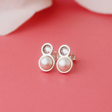 Cargar imagen en el visor de la galería, Zarcillos cristal y perlas