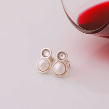 Cargar imagen en el visor de la galería, Zarcillos cristal y perlas