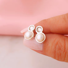 Cargar imagen en el visor de la galería, Zarcillos cristal y perlas