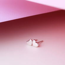 Cargar imagen en el visor de la galería, Zarcillos básicos mini corazón