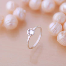 Cargar imagen en el visor de la galería, Anillo solitario con cristal