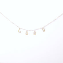 Cargar imagen en el visor de la galería, Collar personalizado con dijes de letras