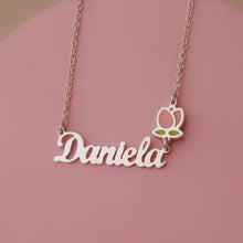 Cargar imagen en el visor de la galería, Collar personalizado con nombre largo y dije pequeño
