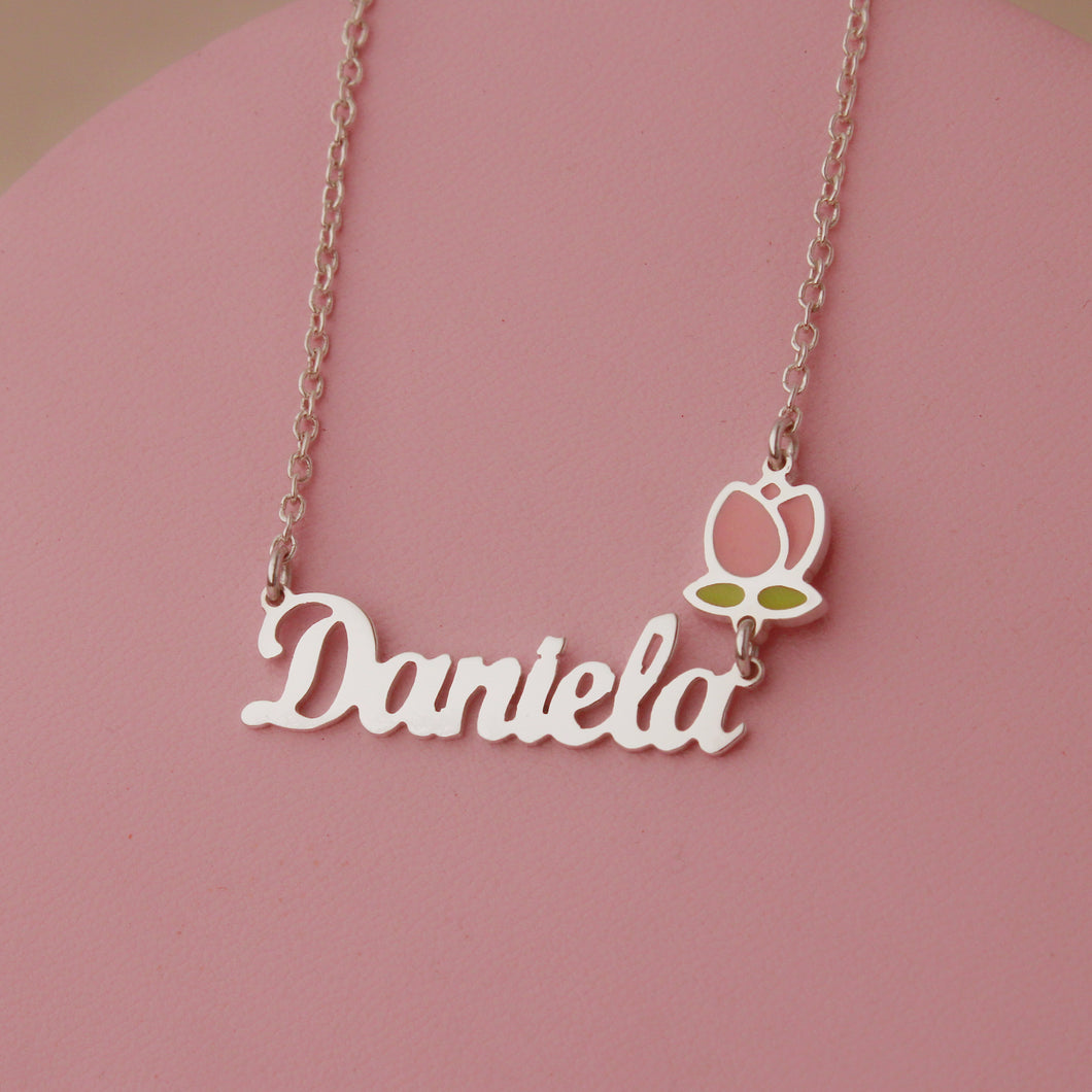 Collar personalizado con nombre largo y dije pequeño