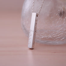Cargar imagen en el visor de la galería, Collar barra con grabado personalizado
