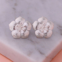 Cargar imagen en el visor de la galería, Zarcillos flores con pistilos

