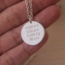 Cargar imagen en el visor de la galería, Collar medalla con grabado personalizado
