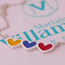 Cargar imagen en el visor de la galería, Collar corazones tricolor
