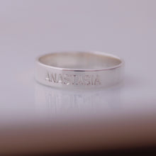 Cargar imagen en el visor de la galería, Anillo con grabado personalizado
