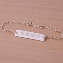 Cargar imagen en el visor de la galería, Pulsera tipo esclava con grabado personalizado
